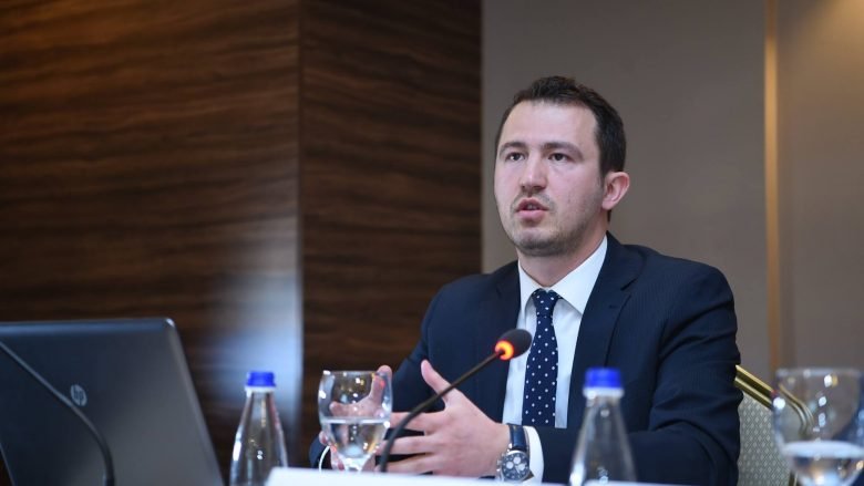 Krasniqi: Me këtë trajtim nuk po përulet vetëm Thaçi por edhe vetë shteti i Kosovës