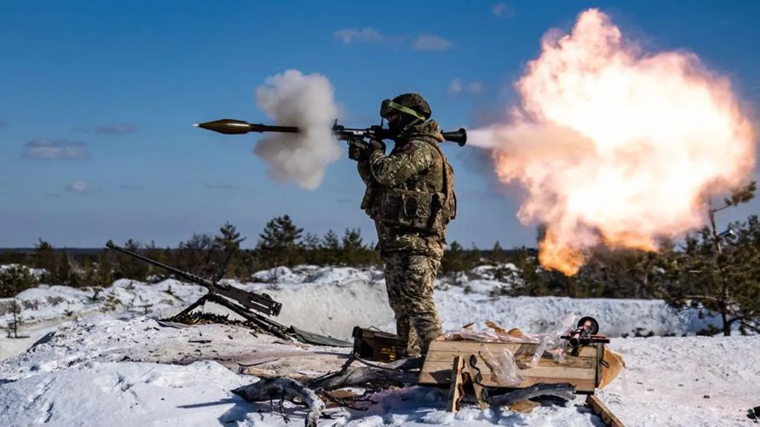 Çfarë nënkupton pezullimi i ndihmave amerikane për Ukrainën? 