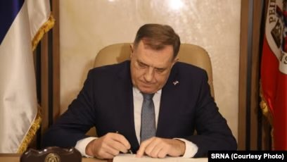 Dodik dekreton ligjet jokushtetuese në RS