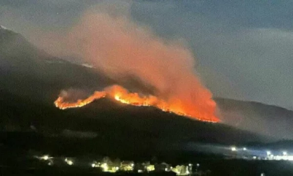 Zjarri në bjeshkët e Deçanit