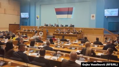 Asambleja e Republikës Sërpska diskuton për kushtetutën e re që e përcakton atë si shtet