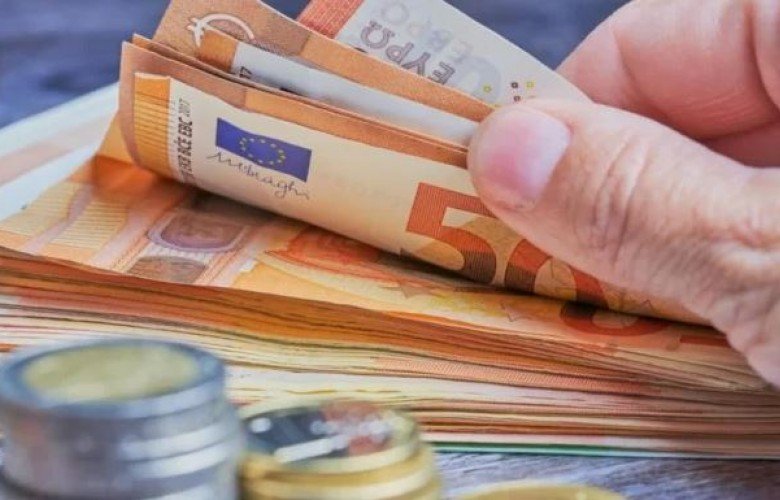 Ekzekutohen pagat me rritje +55 euro për shërbyesit publikë