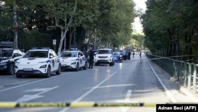 Policia thotë se roja e lejoi të dyshuarin për vrasjen e gjyqtarit të futej i armatosur në gjykatën e Tiranës