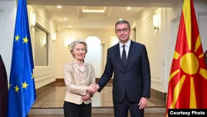 Von der Leyen i bën thirrje Shkupit t’i bëjë ndryshimet kushtetuese për ta vazhduar rrugën drejt BE-së