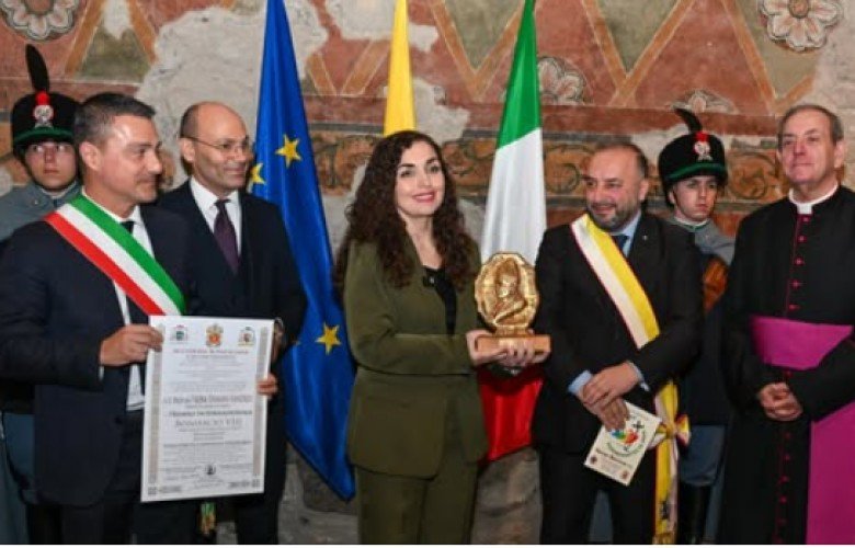 Presidentja Osmani nderohet me ‘Çmimin Boniafcio VIII’